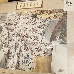 CARESS No Iron 180 thread Count Twin Flat Sheet